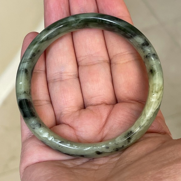 Natural Xiu green jade bangle bracelet - Picture 5 of 14